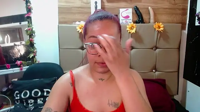 MIA  SPENCER online show from October 2025 06:05:02 PM