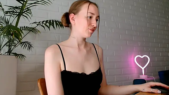 WhitePrincessLuna online show from July 2026 12:35:01 PM