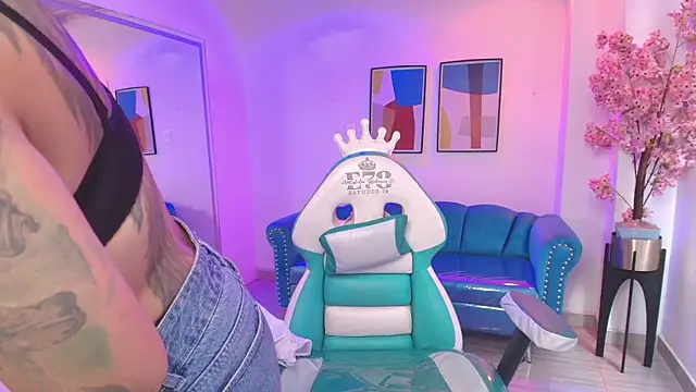 Black roseee online show from April 2026 04:01:01 PM