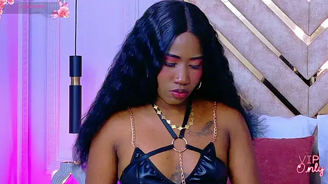 Snapshot of Rossie-Cameron chatting on February 2026 08:02:02 PM Rossie-Cameron online show from February 2026 08:02:02 PM