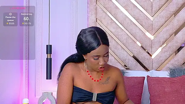 Snapshot of Rossie-Cameron chatting on February 2026 08:24:01 PM Rossie-Cameron online show from February 2026 08:24:01 PM