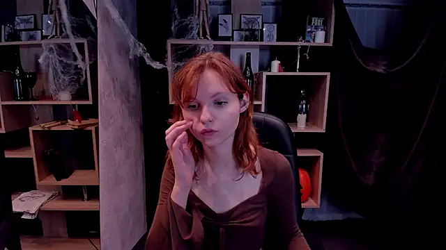 AlisHanson online show from November 2025 03:00:01 PM