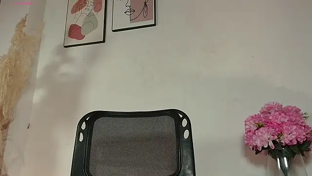 Snapshot of Missandy_ chatting on November 2025 08:19:02 PM Missandy online show from November 2025 08:19:02 PM