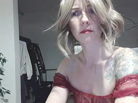 Snapshot of MadMadelin chatting on September 2025 01:07:01 AM MadMadelin online show from September 2025 01:07:01 AM