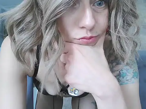 Snapshot of MadMadelin chatting on September 2025 01:35:02 PM MadMadelin online show from September 2025 01:35:02 PM