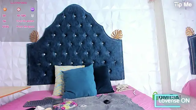 Caroline daring online show from February 2026 01:33:02 PM