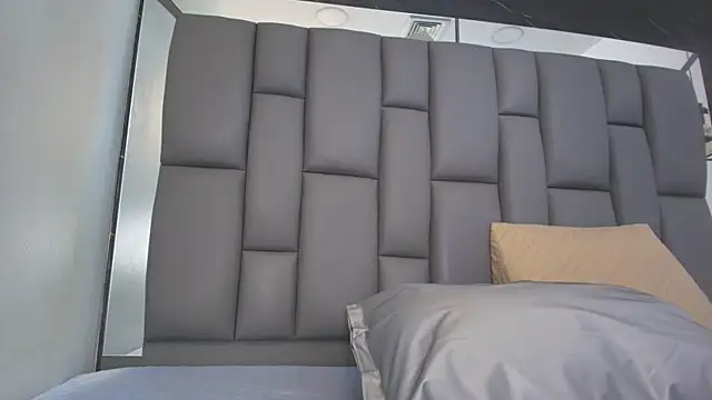 kissme luna online show from March 2026 08:05:02 PM