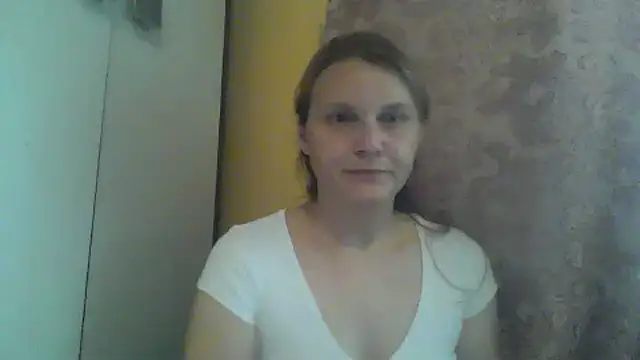 Snapshot of Elvanii chatting on June 2026 03:21:02 PM Elvanii online show from June 2026 03:21:02 PM