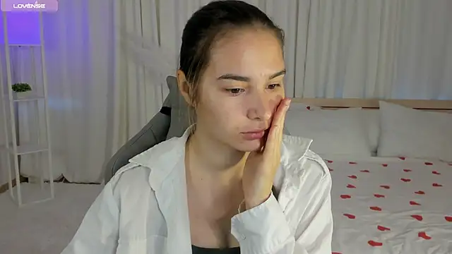 SeraphineClark online show from October 2025 02:31:01 AM