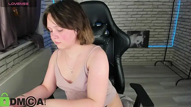 Mila  Cutee online show from November 2025 09:32:02 AM