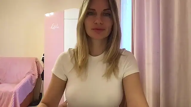 Snapshot of KarelliaStar chatting on May 2026 06:32:01 AM KarelliaStar online show from May 2026 06:32:01 AM