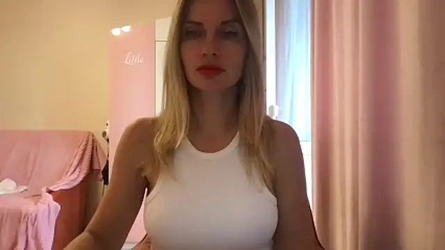 Snapshot of KarelliaStar chatting on May 2026 03:06:01 PM KarelliaStar online show from May 2026 03:06:01 PM