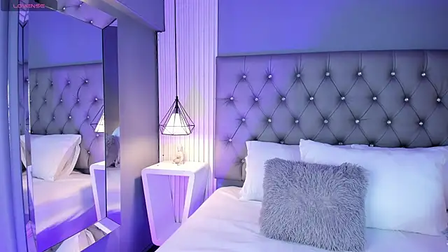 LunaBloomn online show from January 2026 05:04:02 PM