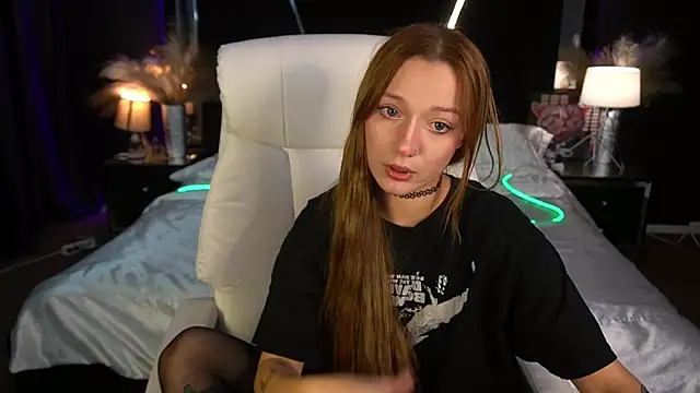 FoxyMayy online show from November 2025 08:42:02 PM