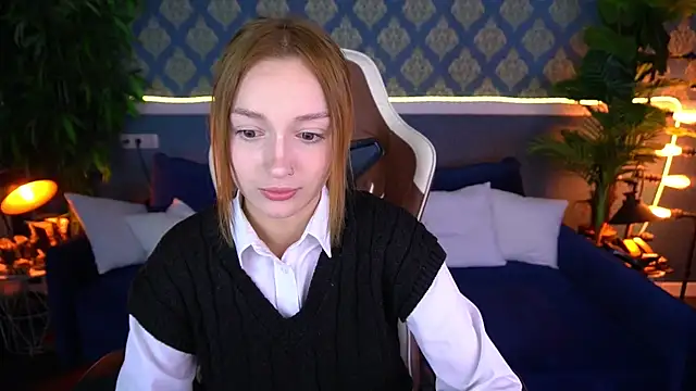 FoxyMayy online show from July 2026 07:05:01 PM