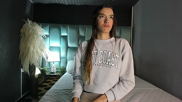 Snapshot of CarolinaaGomezz chatting on October 2025 11:02:01 AM CarolinaaGomezz online show from October 2025 11:02:01 AM