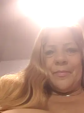 Casandra Cruz online show from October 2025 02:45:01 AM