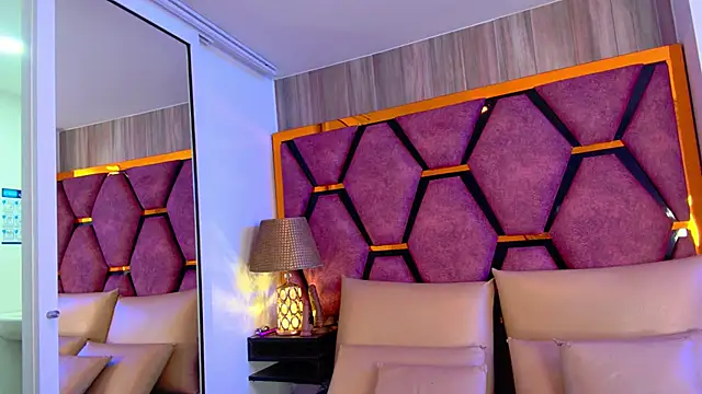 Leslie Bussh  online show from February 2026 12:32:02 PM