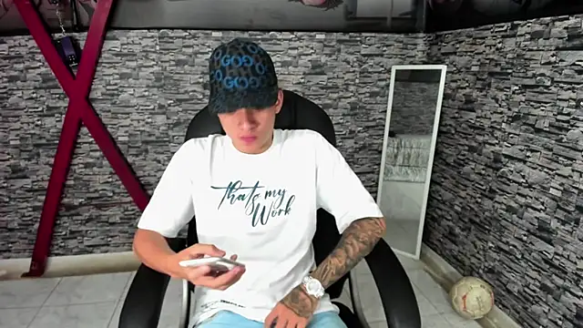 Snapshot of weesley_boy chatting on October 2025 07:45:02 PM weesley boy online show from October 2025 07:45:02 PM