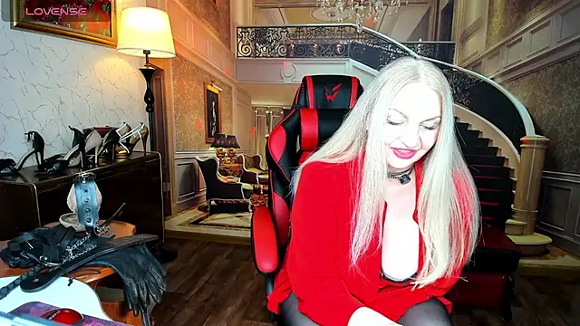 Nina Devillle online show from February 2026 01:23:01 AM