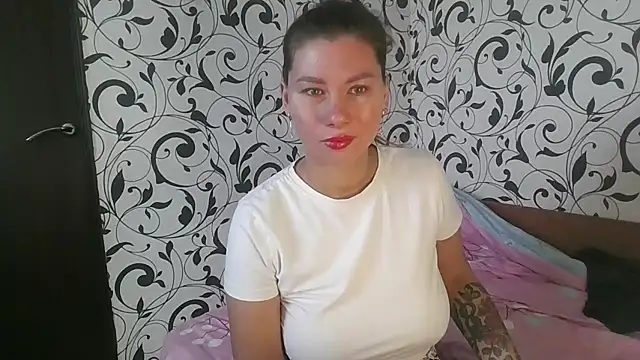 YourEmilie online show from October 2025 09:52:02 AM