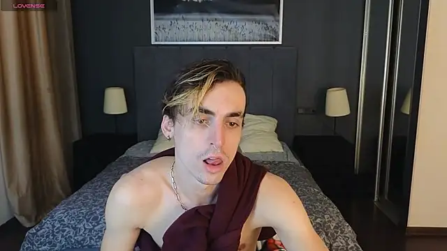 OLIVER  MARTINEZ online show from September 2025 07:52:02 PM