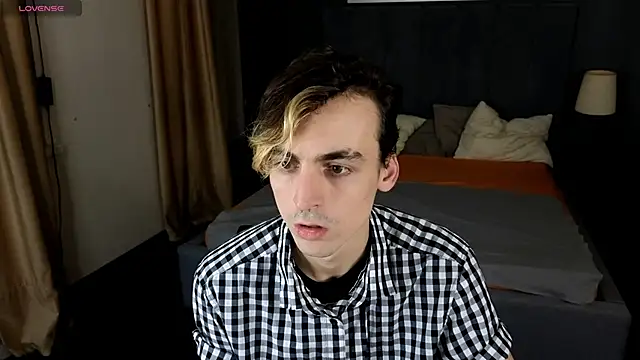 OLIVER  MARTINEZ online show from September 2025 07:40:02 PM
