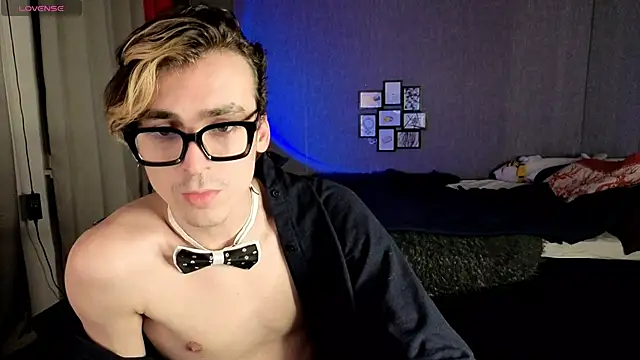 OLIVER  MARTINEZ online show from October 2025 03:32:01 PM