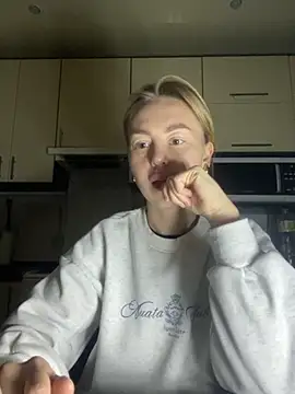 MartaLuna  online show from November 2025 08:00:01 PM