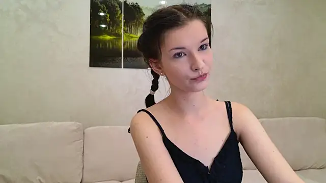 sweet strawber online show from September 2025 08:19:01 PM