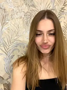 Elizabeth Tay online show from November 2025 05:37:02 PM