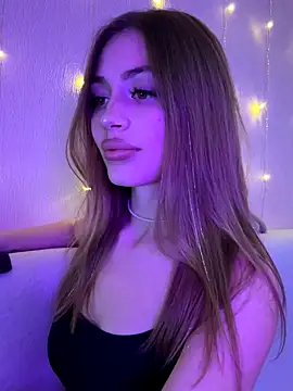 Elizabeth Tay online show from November 2025 04:40:02 PM