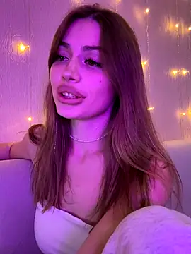 Elizabeth Tay online show from November 2025 06:17:01 PM