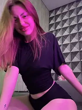 Elizabeth Tay online show from April 2026 06:41:01 PM