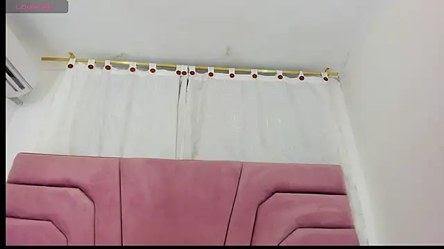 miajhonsonx online show from April 2026 04:12:02 PM