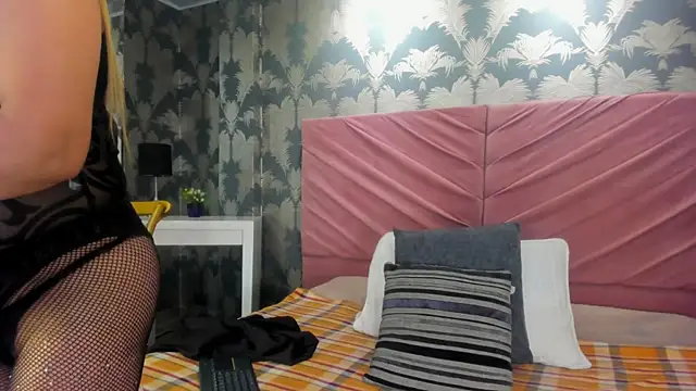 VictoriaQueen Fg online show from October 2025 12:49:02 PM