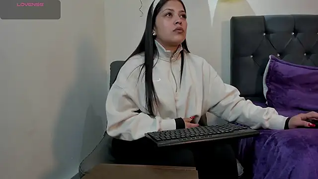 Shantal  G online show from January 2026 02:33:02 PM