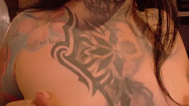 Unatatuada online show from November 2025 11:26:02 PM