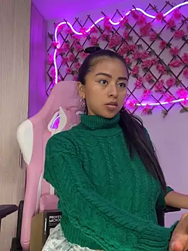 RaquelOficial online show from October 2025 05:48:02 PM