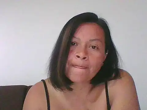 adri89-g online show from October 2025 04:30:01 PM