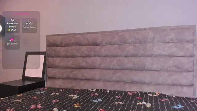 Aliciabloom online show from October 2025 12:38:02 PM