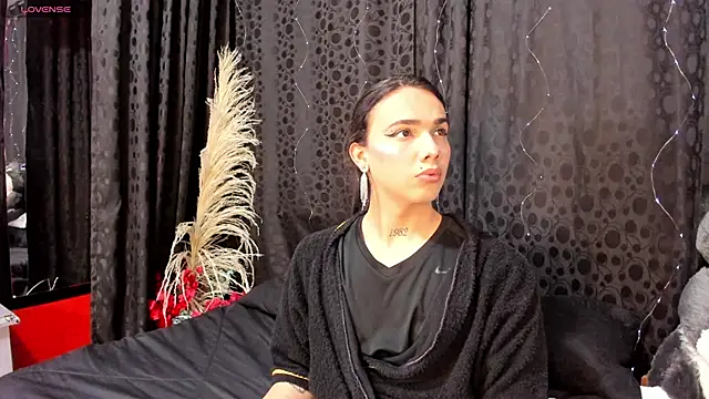 Snapshot of Almaazz chatting on June 2026 04:04:02 AM Almaazz online show from June 2026 04:04:02 AM