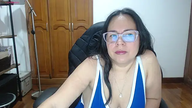 alexandraa19 online show from November 2025 04:04:01 AM
