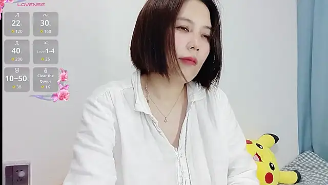 Snapshot of Miraitowa_ chatting on June 2026 04:11:01 PM Miraitowa online show from June 2026 04:11:01 PM