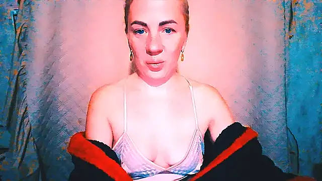 EmmaCat  online show from October 2025 05:09:01 PM