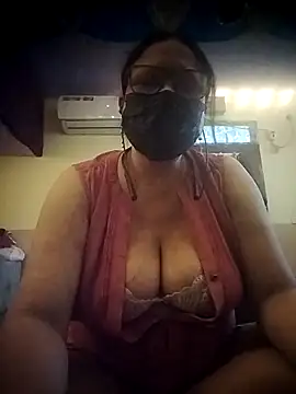 Snapshot of thehotlady chatting on April 2026 11:35:01 AM thehotlady online show from April 2026 11:35:01 AM