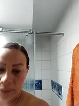 LaraCaliente online show from April 2026 02:35:01 PM