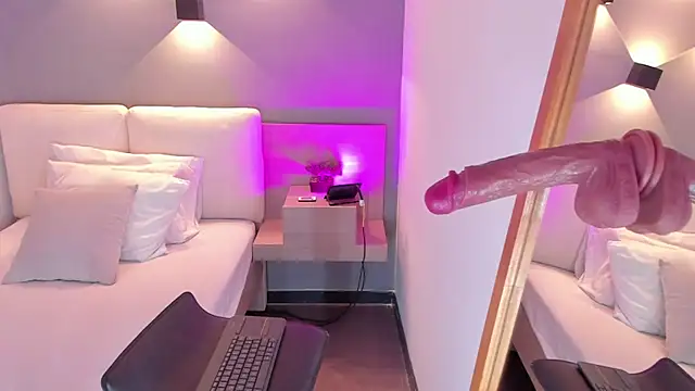 selena monroy online show from April 2026 05:01:02 AM