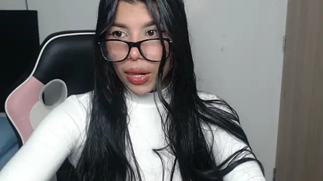 MayaScott11 online show from April 2026 07:59:01 PM