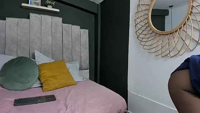 Lilithmuller  online show from December 2025 07:20:02 PM